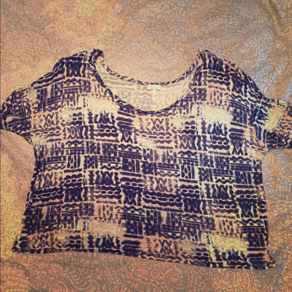 Off the shoulder short sleeve crop top