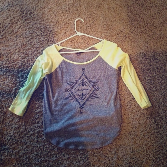 NEVER BEEN WORN! Super cute top!!