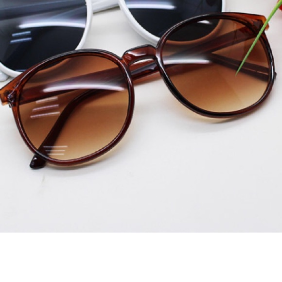 Fashion Plastic Frame Sun Glasses
