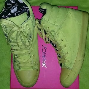 Betsey Johnson 'nexuss' in yellow