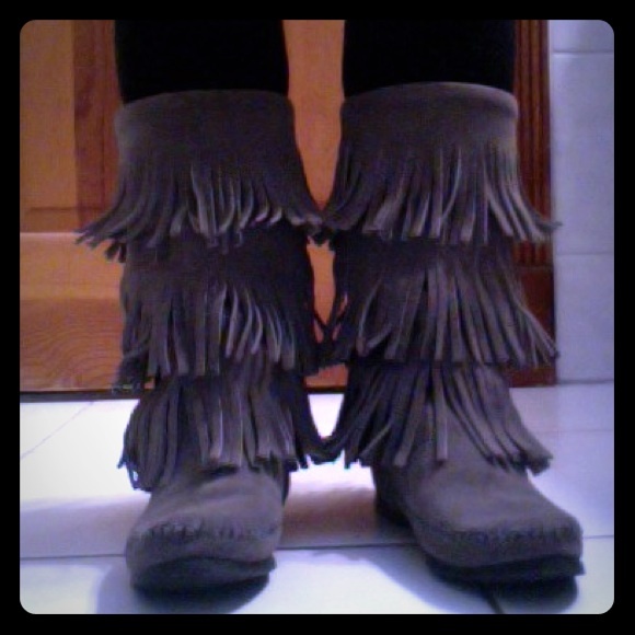 Minnetonka Gray Fringe Boots!