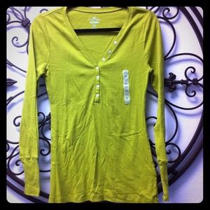 📢 5 for $20 Lime green long-sleeved knit shirt