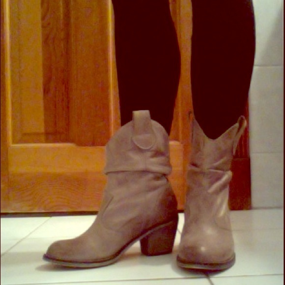 Gray/Brown Short Cowboy Book