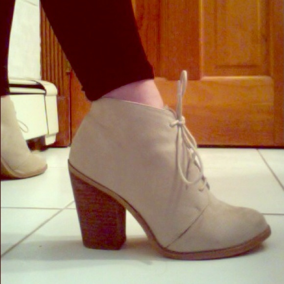 Cream Colored Tie-Up Booties - Picture 1 of 2