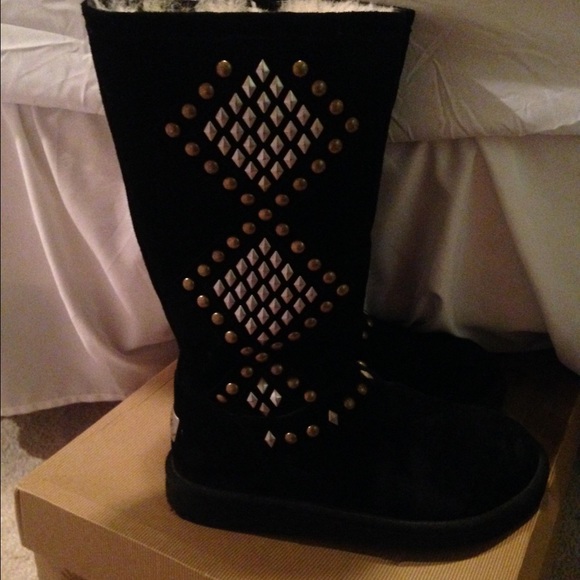 Ugg Boots Studded, w/ inside zipper