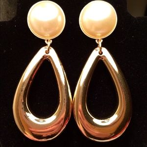 💥SALE 💥Pearl/Gold Drop Earrings