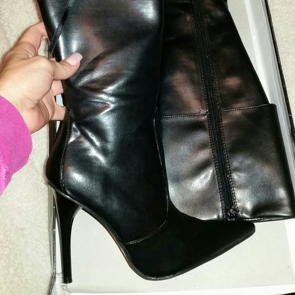 Black leather boots - Picture 2 of 3