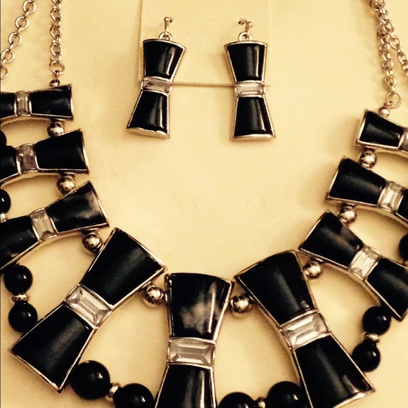 Black Statement Necklace Set