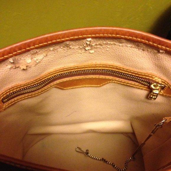 Authentic Beautiful LV petite Bucket - Picture 2 of 4