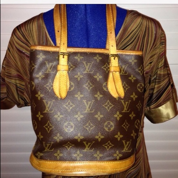 Authentic Beautiful LV petite Bucket - Picture 4 of 4