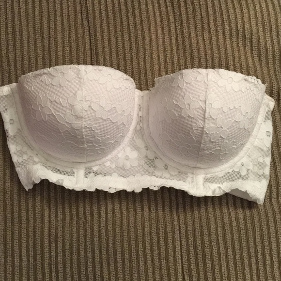 White lace strapless bra