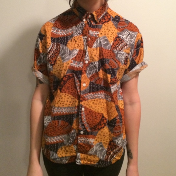 Patterned crop tee-top. Mens*who cares! It's cute!