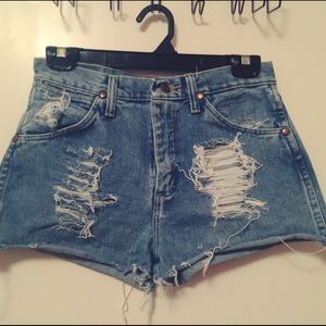 Wrangler custom High Waisted Shorts 😍