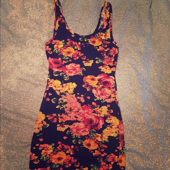 Black floral "Forever 21" body con dress