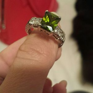 GORGEOUS Fashion Simulated Emerald Gem Ring