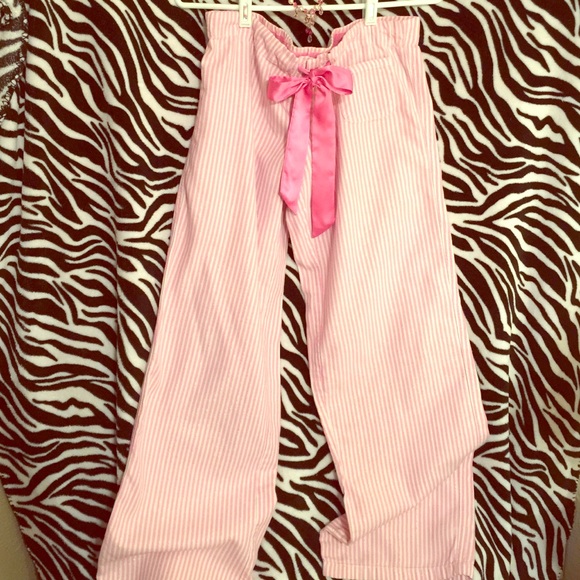 Rock the night away in these cozy pajama pants💝