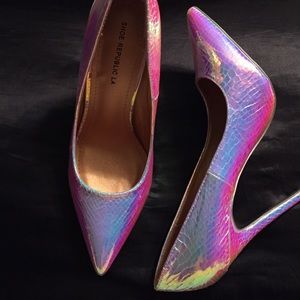 Beautiful iridescent  4in heel NBW!