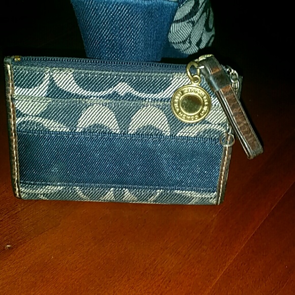 ***SOLD*** Coach coin purse - Picture 1 of 2