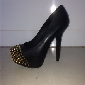 Steve Madden "Bolddd" Gold Stud Pump