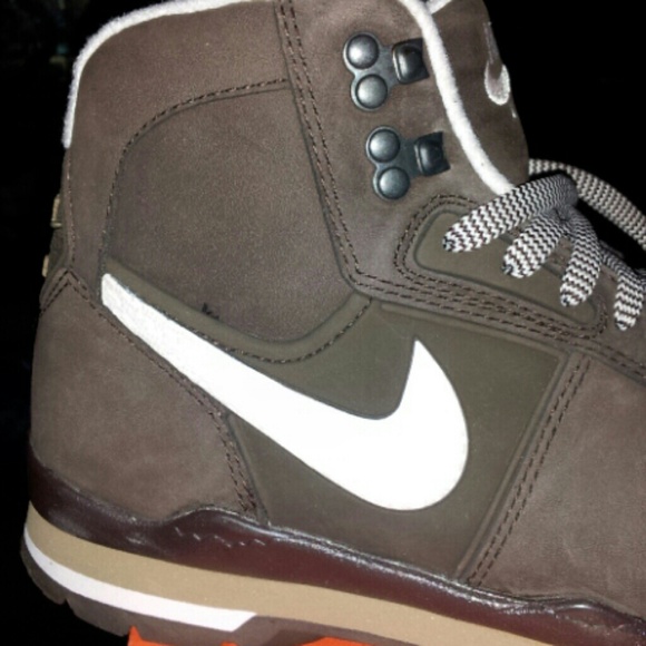 Women's Nike  Boots - Picture 2 of 4