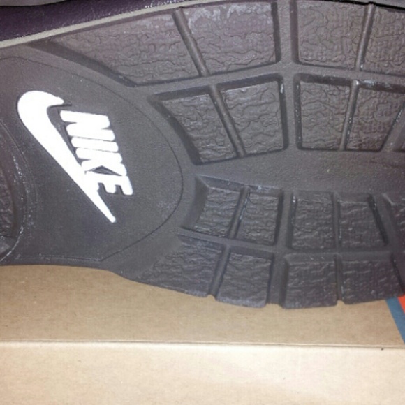 Women's Nike  Boots - Picture 4 of 4