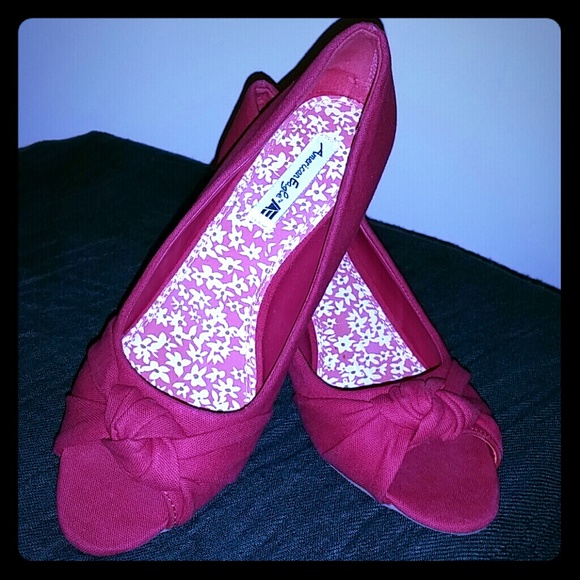 American Eagle Red Peep toe Pumps