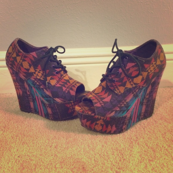 Steve Madden Aztec Wedges
