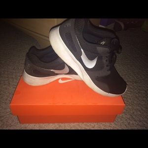 (New lower price!!) Nike Kashi run Women's 7.5