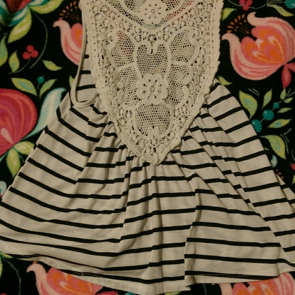 One size S tank - Picture 2 of 4