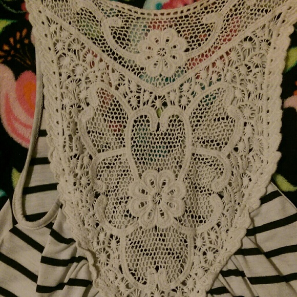 One size S tank - Picture 3 of 4