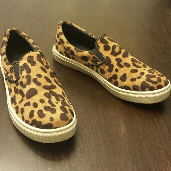 Awesome Leopard slip ons