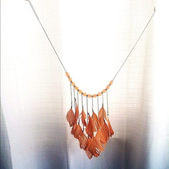 ✅ It's In ✅ Pink feather statement necklace