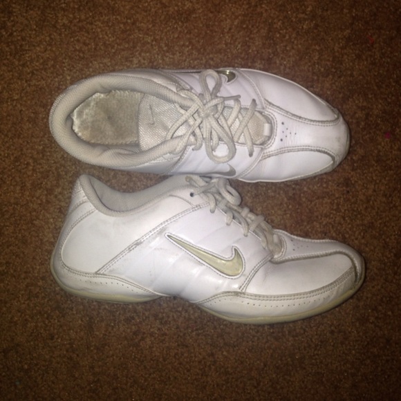 Nike cheer shoes
