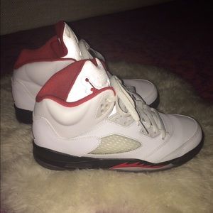 Jordan 5's  size 7Y boys = women's 8.5