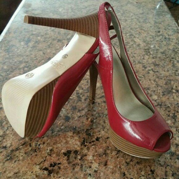 ??Red patten leather heels