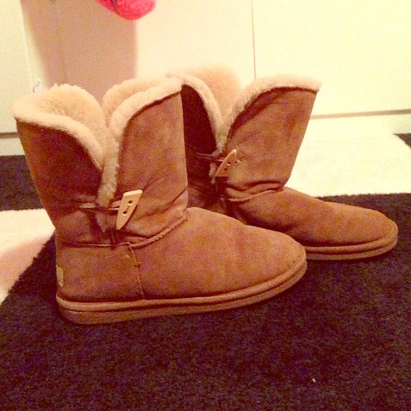 Bearpaw boots on hold
