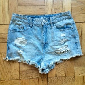 High wasted light wash distressed denim shorts
