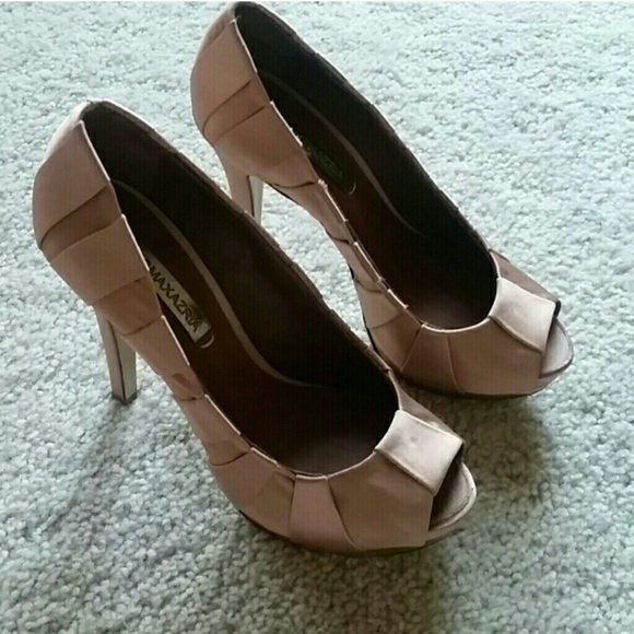 《Sold》Bcbg Maxazria Pink Blush Heels - Picture 3 of 3