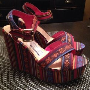 NWT Breckelle's Striped Sandal Platform