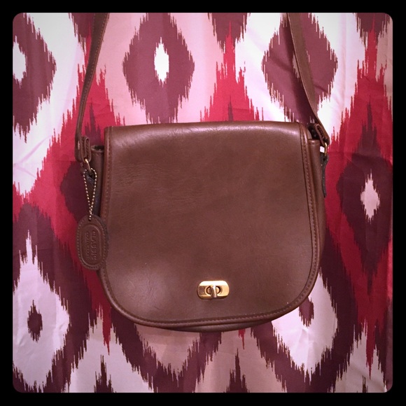 Vintage, crossbody messenger leather bag! 😍