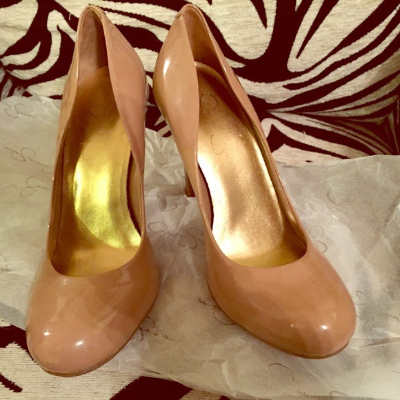 Jessica Simpson nude pumps size 7.