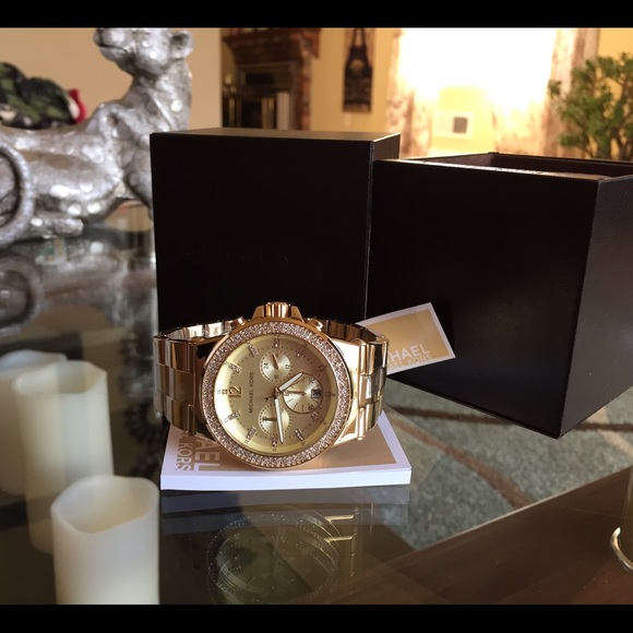 For sale.💯% authentic Ladies MK gold watch