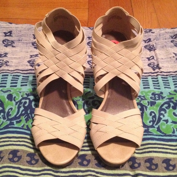 Cute heeled sandals with wooden heel