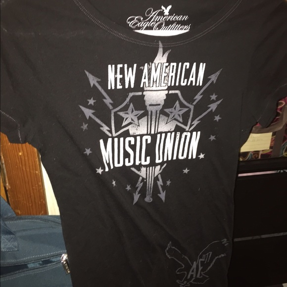 Taking to donate this evening American eagle top