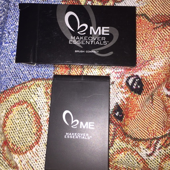 ME brush compact - Picture 1 of 2