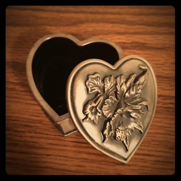 Silver heart jewelry box