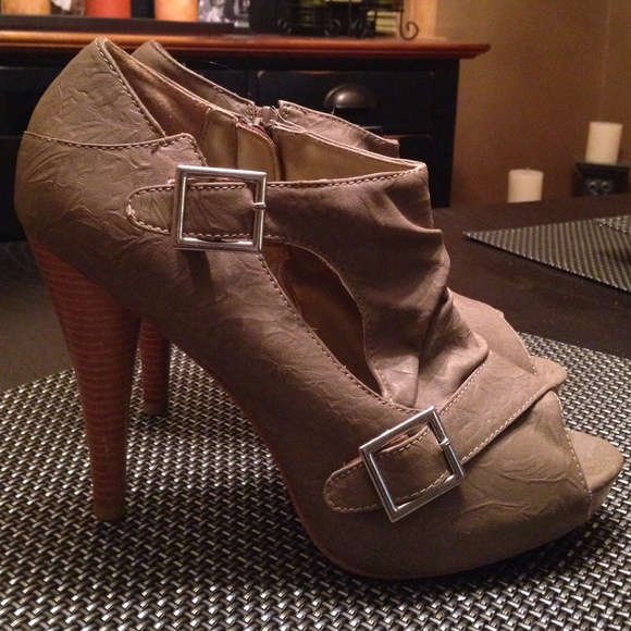 NWT Wood Heeled Slouch Booties