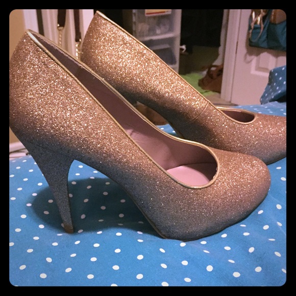 4inch Gold pumps!