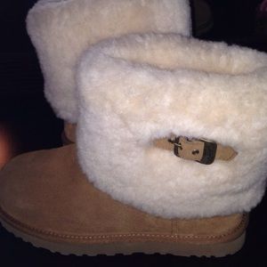 Fur cuff UGG boots with buckle