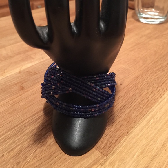 Bracelet blue bead
